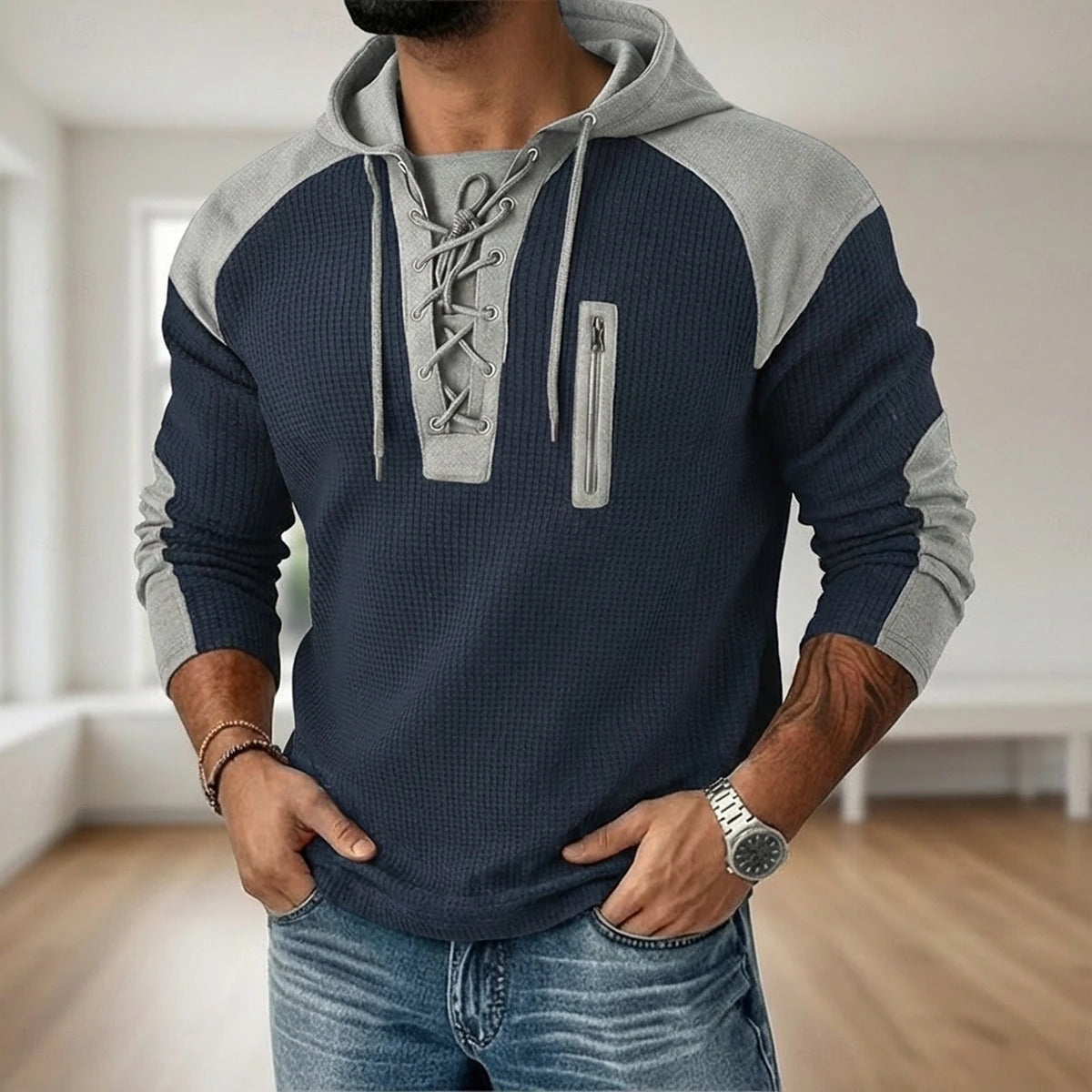 CAMISA HENLEY TEXTURADA CON CAPUCHA